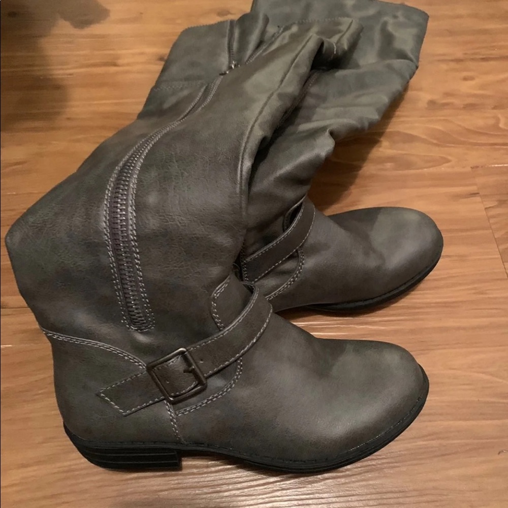 Knee high boots Grey